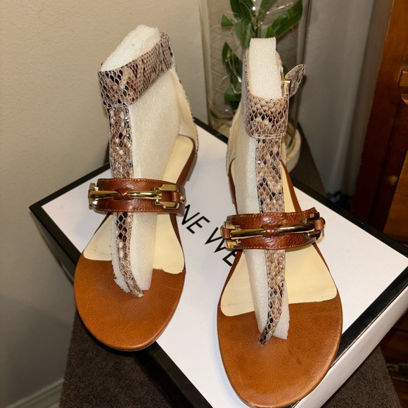Nine West cognac brown thong sandals; gold hardware; very pretty - Picture 6 of 16